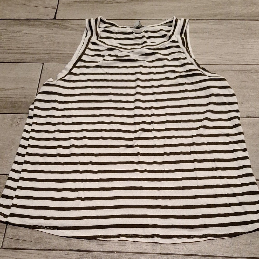 🐣Green Envelope Olive and White Relaxed Tank Top🍿🍕🐬